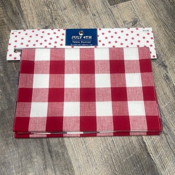 Table runner - Picture 1 of 9